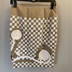 Women’s tan & white patterned skirt